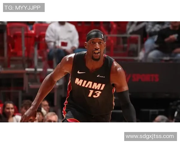 阿德巴约半场表现出色10投7中贡献16分5篮板助力球队高效终结比赛